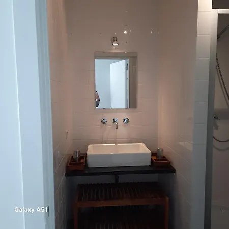 Garden Apartment *